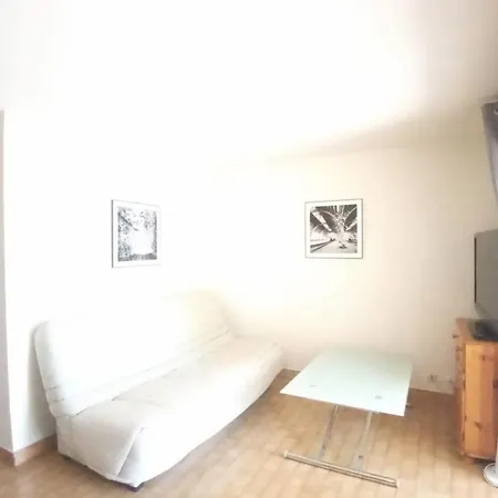 32 M With Garden 3 Min From The Richelieu